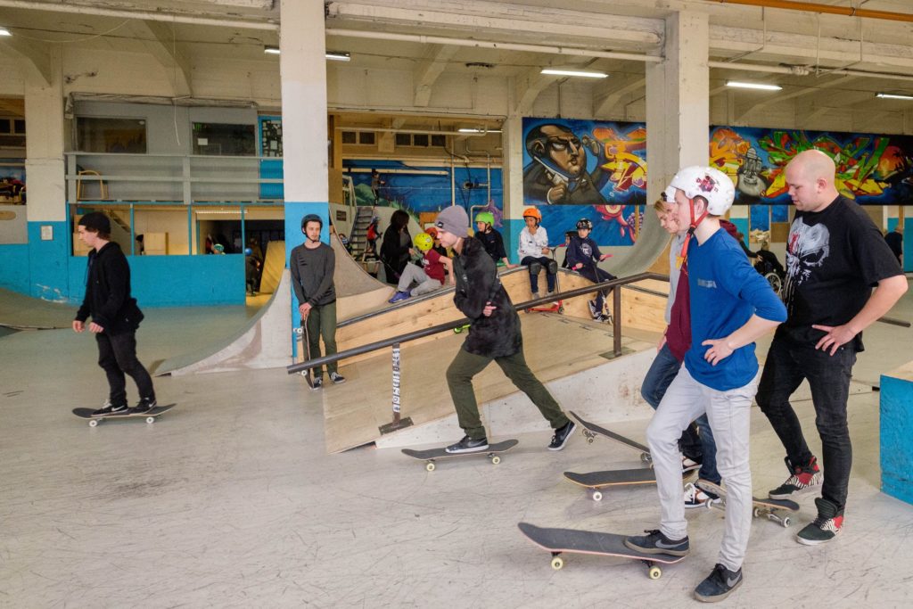 Skating i Nøstedhallen. Foto